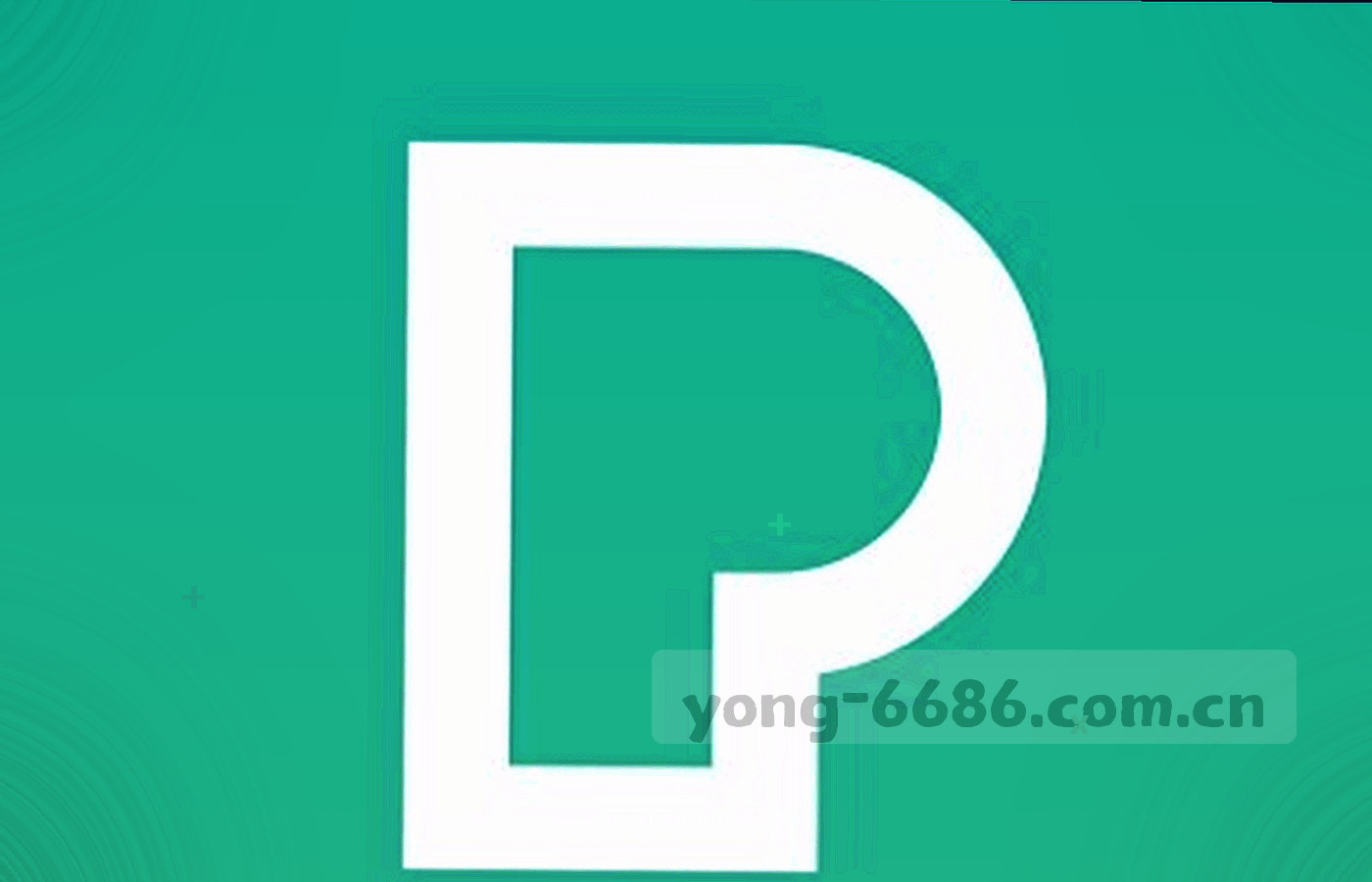 印有编号格式的卡片与钢笔并排放在浅色桌面上，光线从左侧照入